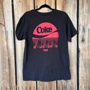 🔴 Coca-Cola x Stranger Things Graphic T-Shirt – Black – Size Small